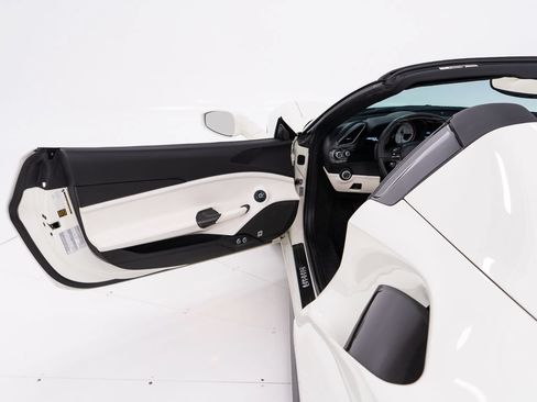 Used 2018 Ferrari 488 Spider RWD image 18