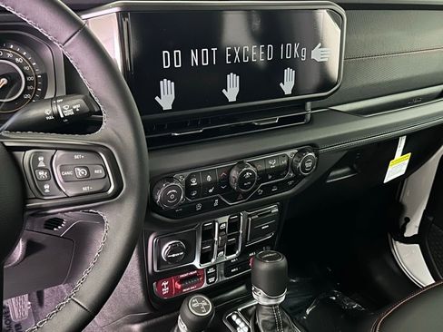 New 2025 Jeep Gladiator Rubicon image 26