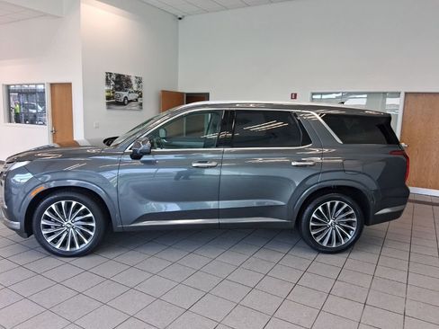 Used 2023 Hyundai Palisade Calligraphy image 6
