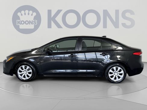 Used 2022 Toyota Corolla LE FWD image 2
