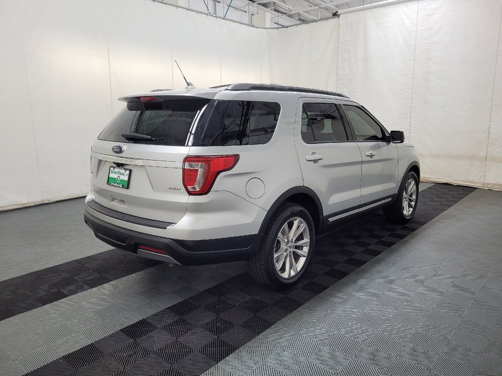 Used 2019 Ford Explorer XLT w/ Equipment Group 202A AWD/4WD image 9