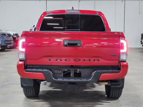 Used 2022 Toyota Tacoma TRD Sport w/ Technology Package image 10