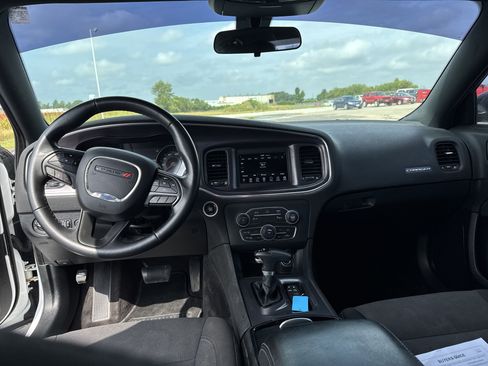 Used 2018 Dodge Charger SXT w/ Blacktop Package image 10