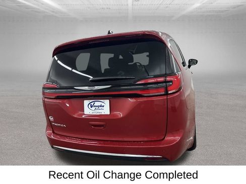 Used 2025 Chrysler Pacifica Select FWD image 12