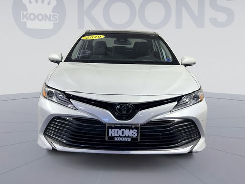 Used 2019 Toyota Camry XLE w/ Driver Assist Package FWD image 4