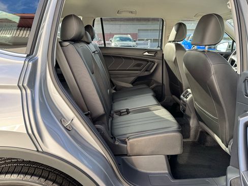 Used 2023 Volkswagen Tiguan SE image 32