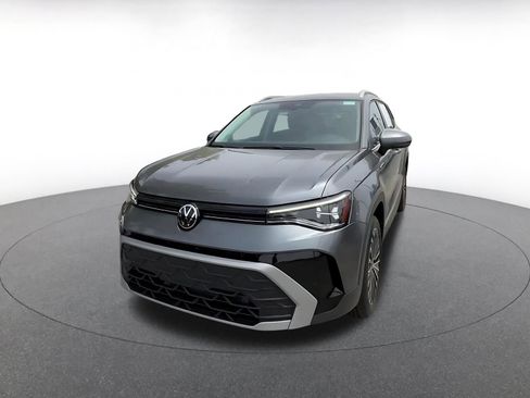 Used 2025 Volkswagen Taos SE FWD image 7