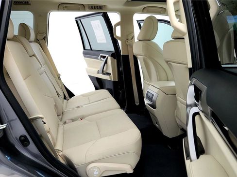 Used 2023 Lexus GX 460 Premium w/ Premium Package image 18