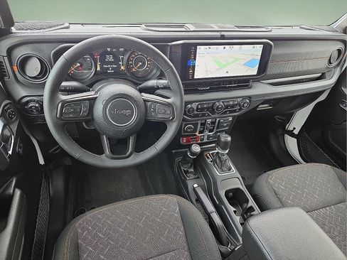 Used 2025 Jeep Gladiator Mojave w/ Convenience Group AWD/4WD image 11