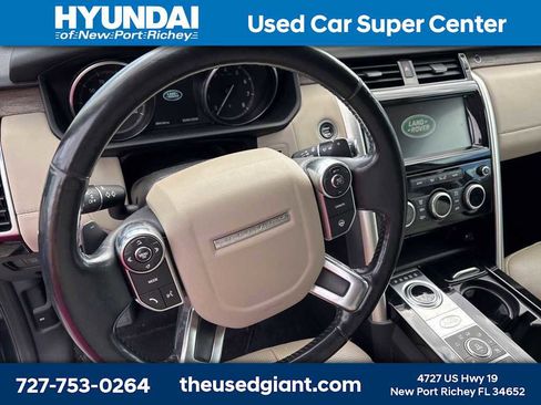 Used 2017 Land Rover Discovery HSE image 13