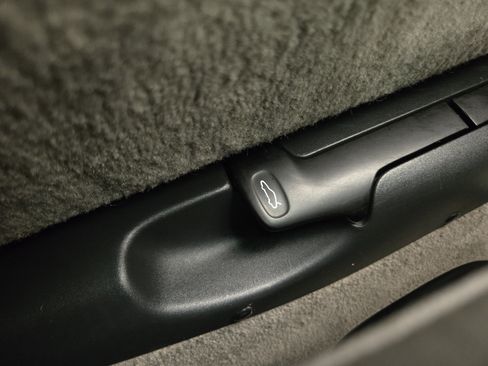 Used 1999 Porsche Boxster image 25