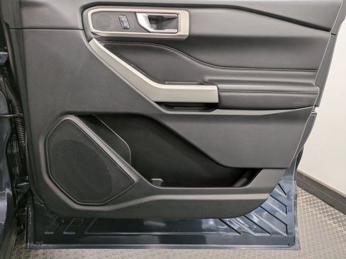 Used 2022 Ford Explorer XLT w/ Equipment Group 202A image 27