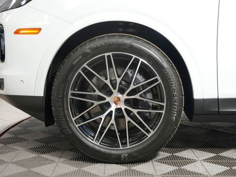 New 2026 Porsche Cayenne Coupe AWD/4WD image 13