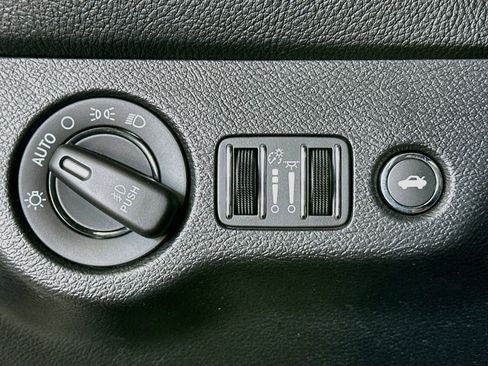 Used 2022 Dodge Challenger GT AWD/4WD image 16