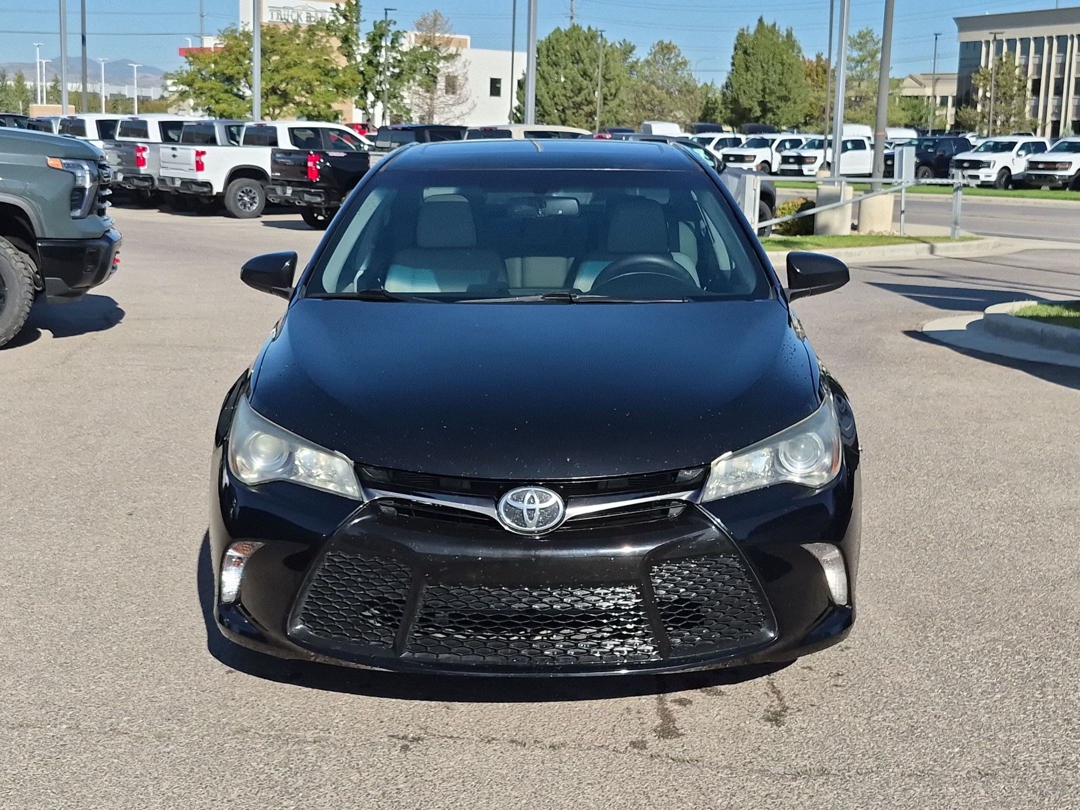 Used 2015 Toyota Camry SE w/ Moonroof Package FWD image 9