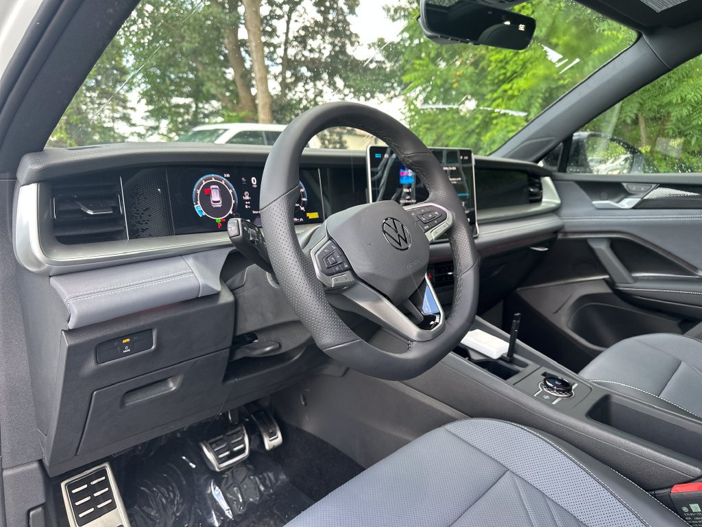 New 2026 Volkswagen Tiguan SE R-Line AWD/4WD image 11