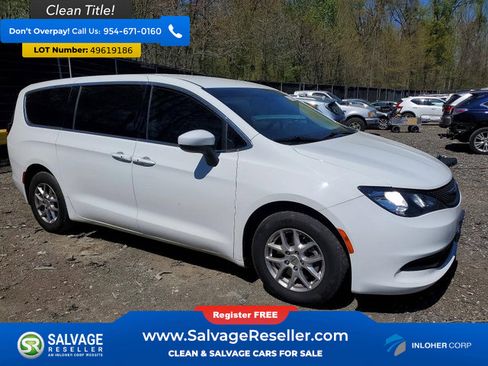 Used 2023 Chrysler Voyager LX FWD image 5