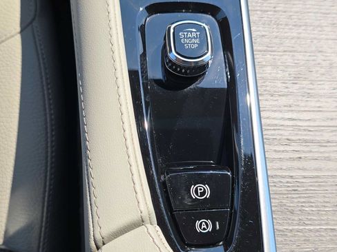 Certified 2023 Volvo XC90 T8 Plus AWD/4WD image 34