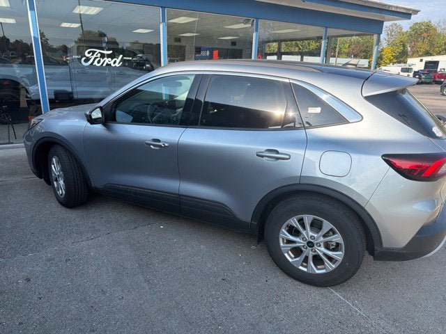 Used 2023 Ford Escape Active w/ Tech Pack #2 FWD image 3