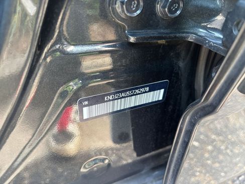 Used 2025 Kia Soul LX w/ LX Technology Package FWD image 27