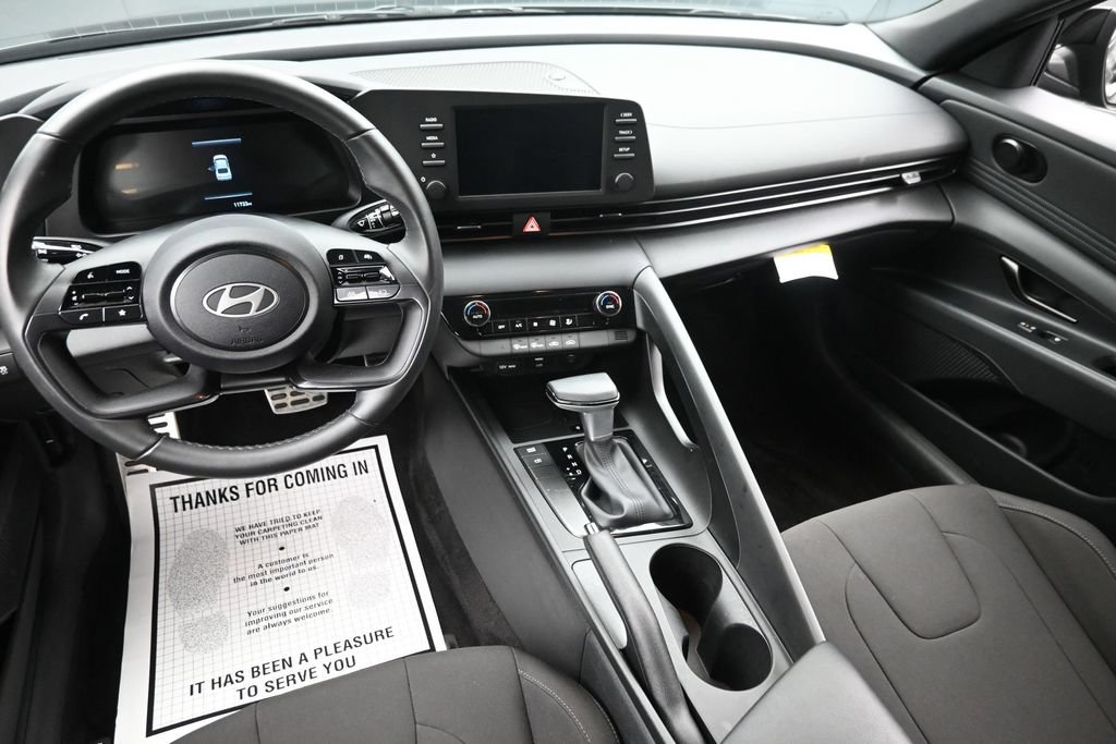 Used 2025 Hyundai Elantra Sport w/ Cargo Package FWD image 15