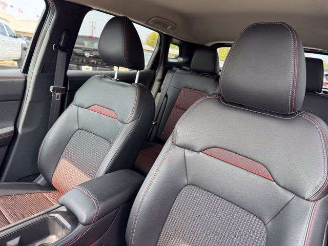 Used 2026 Nissan Kicks SR FWD image 11