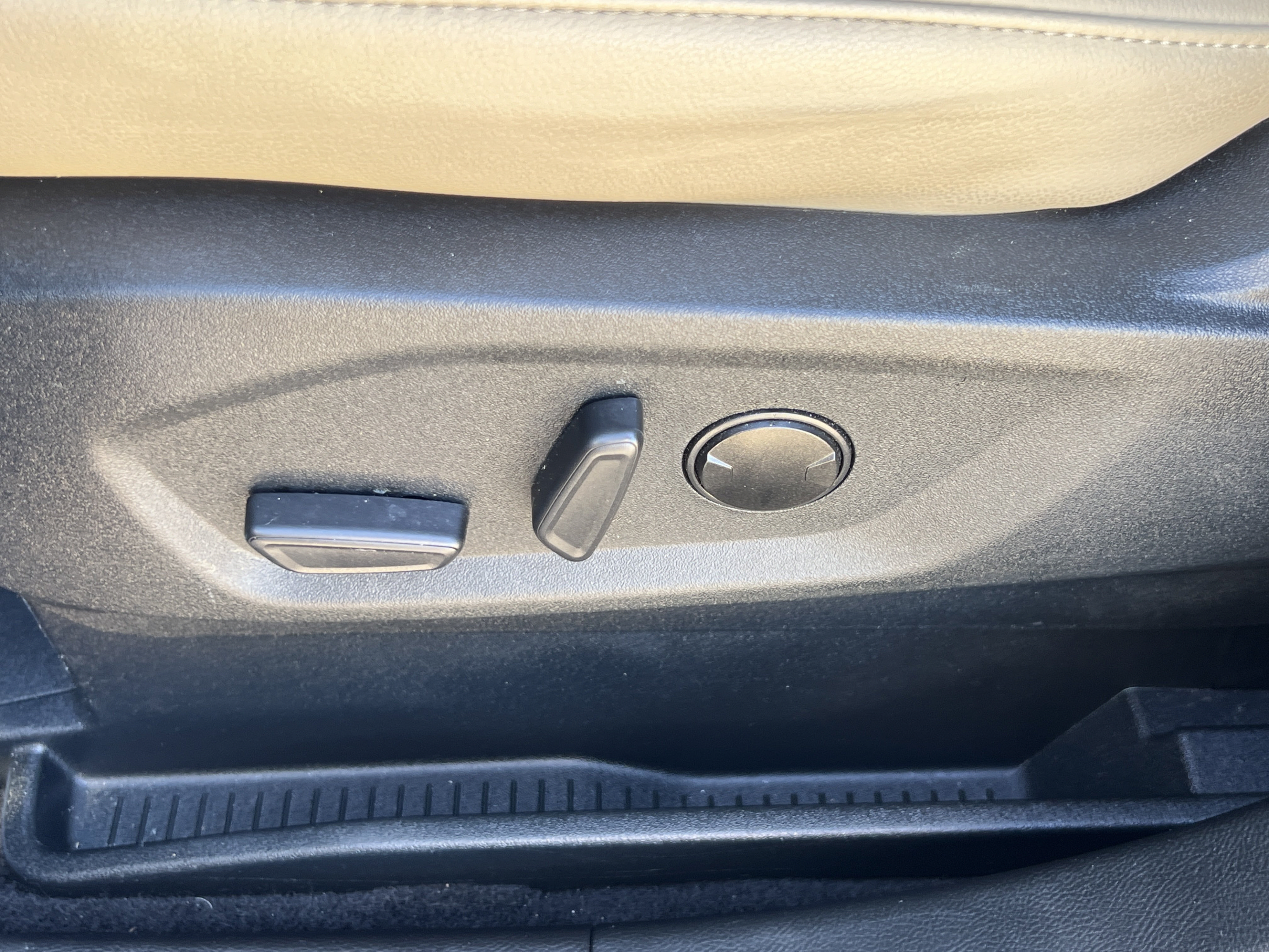 Used 2021 Ford Edge SEL w/ Convenience Package FWD image 10