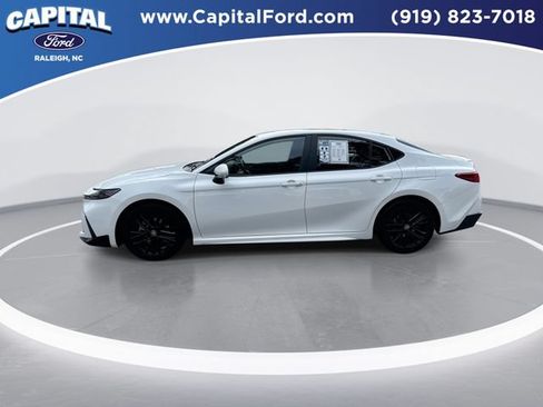 Used 2025 Toyota Camry SE w/ Convenience Package FWD image 5