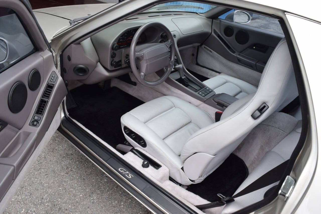 Used 1993 Porsche 928 GTS RWD image 2
