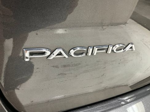 Used 2022 Chrysler Pacifica Limited image 29