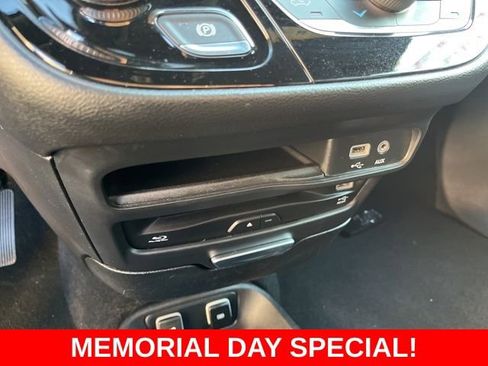 Used 2020 Chrysler Pacifica Touring-L FWD image 25
