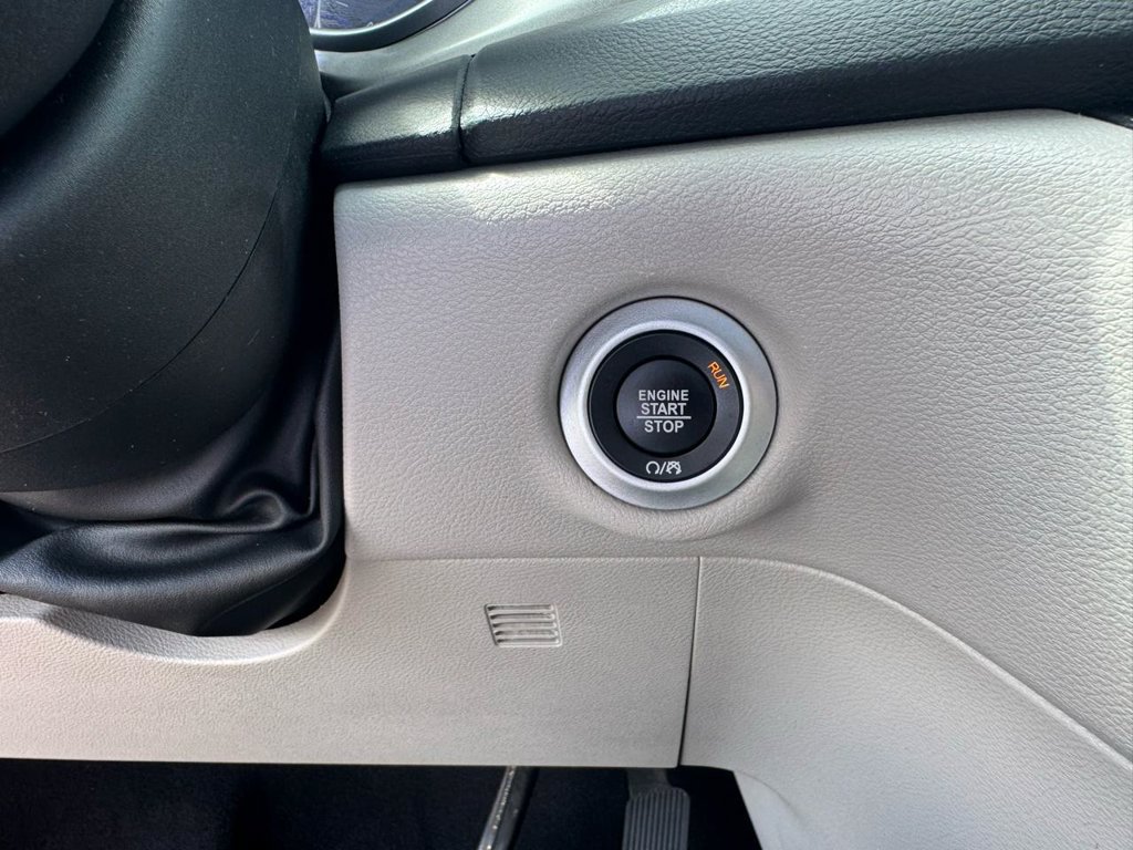 Used 2023 Chrysler Pacifica Touring-L FWD image 31