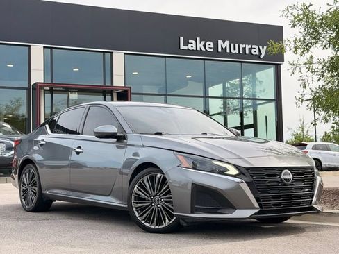 Used 2023 Nissan Altima 2.5 SL FWD image 1