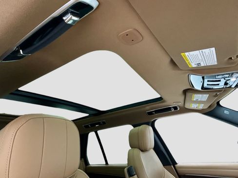 Certified 2025 Land Rover Range Rover SE AWD/4WD image 17