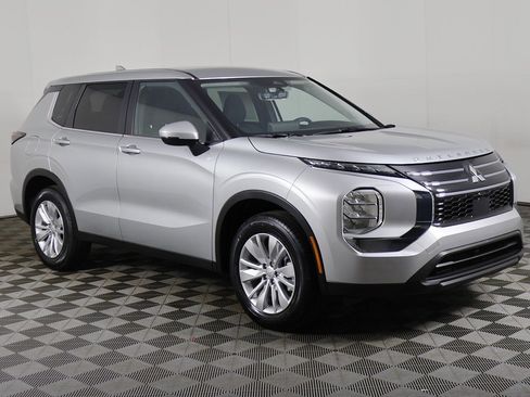 New 2025 Mitsubishi Outlander ES image 48