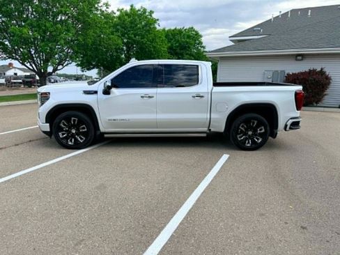 Used 2022 GMC Sierra 1500 Denali w/ Denali Reserve Package AWD/4WD image 2
