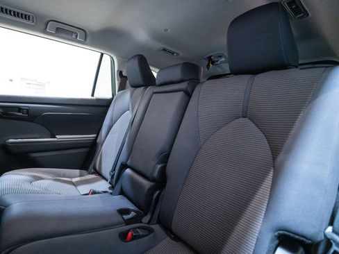 Certified 2024 Toyota Highlander LE image 32