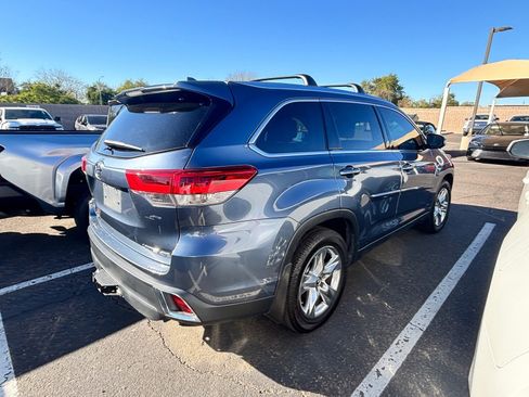 Used 2017 Toyota Highlander Limited image 4