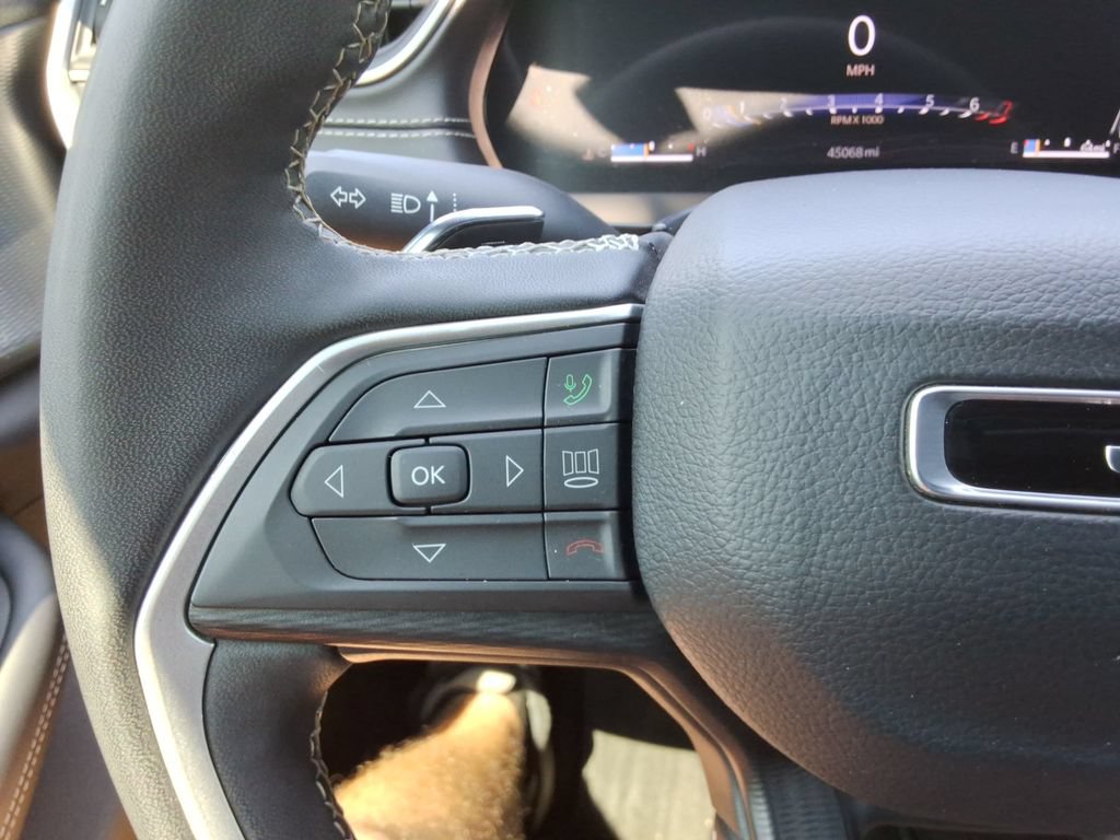 Used 2025 Jeep Grand Cherokee L Altitude RWD image 28