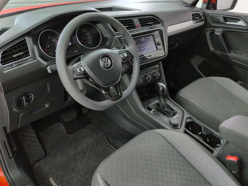 Used 2018 Volkswagen Tiguan S image 2