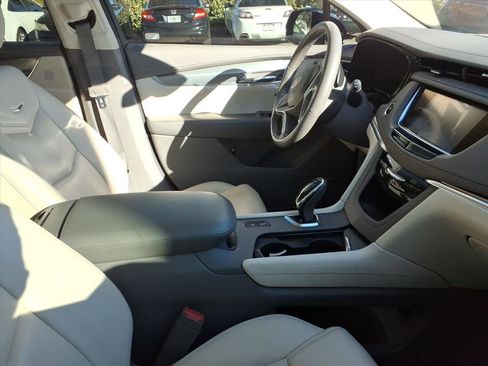 Used 2018 Cadillac XT5 Premium Luxury w/ Driver Assist Package image 10