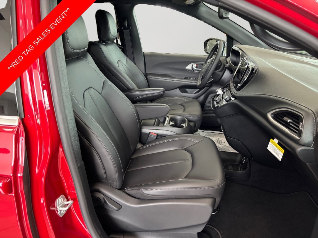 New 2027 Chrysler Pacifica Select FWD image 12