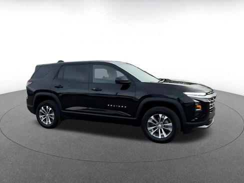 Used 2025 Chevrolet Equinox LT image 2