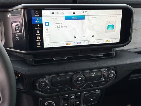 New 2026 Jeep Gladiator Sport image 25