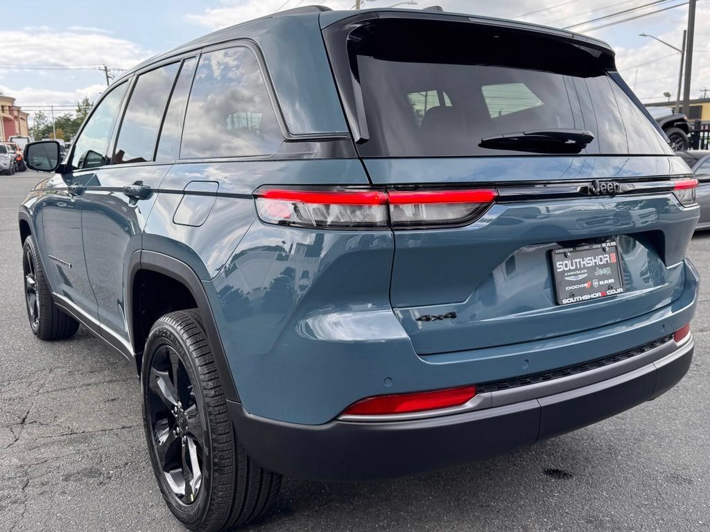 New 2026 Jeep Grand Cherokee Limited w/ Limited Altitude Package AWD/4WD image 5