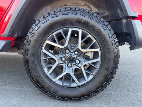 Used 2024 Jeep Wrangler Unlimited Sahara AWD/4WD image 27