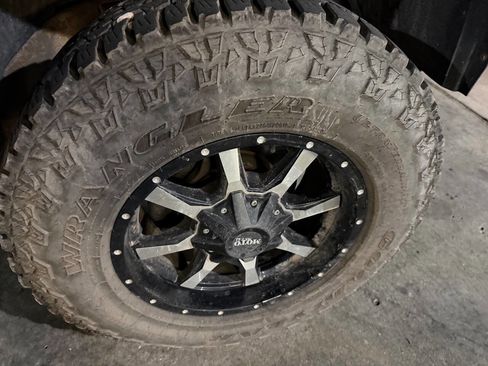 Used 2006 Chevrolet Silverado 2500 LT w/ Heavy-Duty Power Package image 6