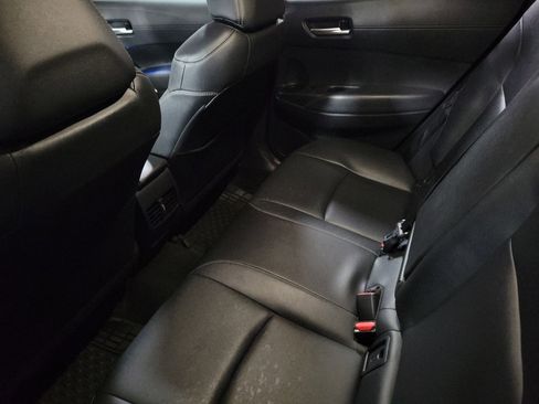 Used 2022 Toyota Corolla Cross XLE image 11