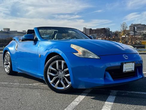 Used 2010 Nissan 370Z Touring image 6