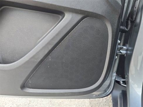 Used 2023 Chevrolet Traverse LS image 16